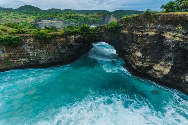 Destinasi Wisata Broken Beach Nusa Penida Transport Bali Indonesia Tour Agency