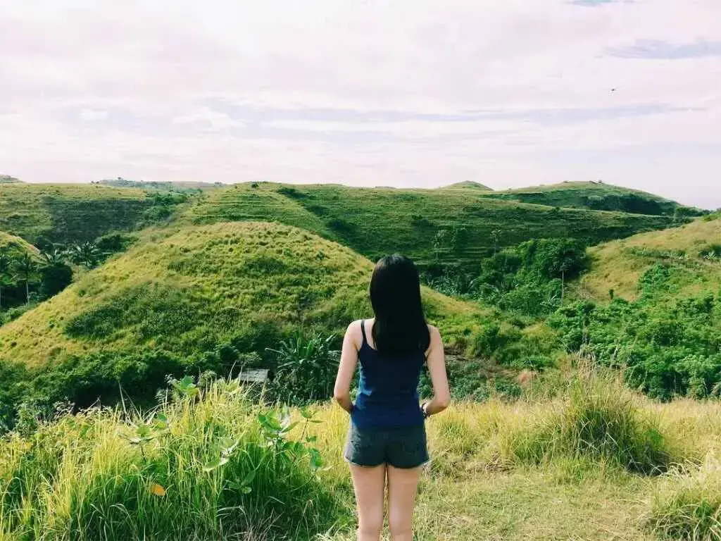 Lush green rolling hills at Bukit Teletubbies in Nusa Penida Travel itinerary